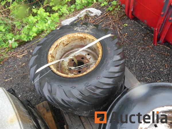 Grote foto 4 wielen voor machine agrarisch wielen