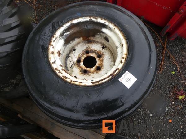 Grote foto 4 wielen voor machine agrarisch wielen