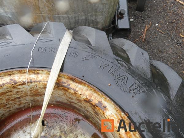 Grote foto 4 wielen voor machine agrarisch wielen