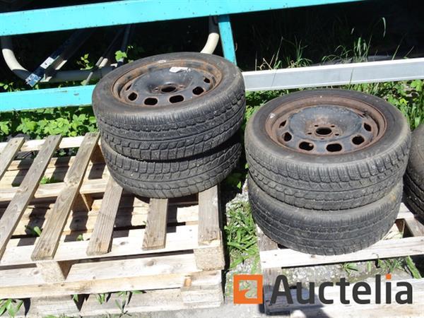 Grote foto 4 winterbanden op sunny 185 55r15 velgen agrarisch wielen