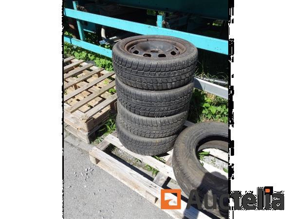 Grote foto 4 winterbanden op sunny 185 55r15 velgen agrarisch wielen