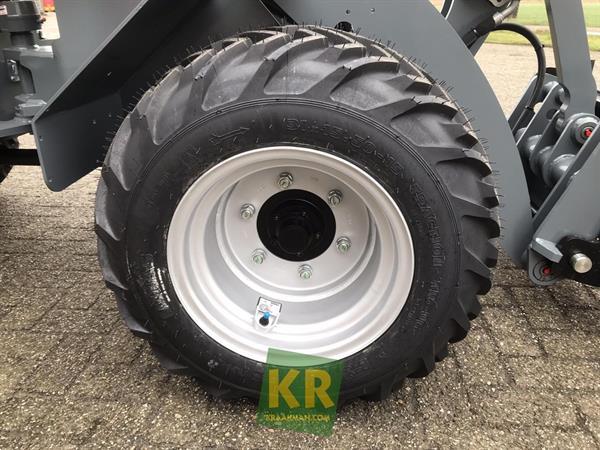Grote foto giant g2700e 28188 agrarisch akkerbouw