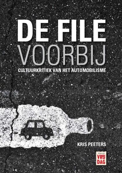 Grote foto de file voorbij boeken politiek en maatschappij