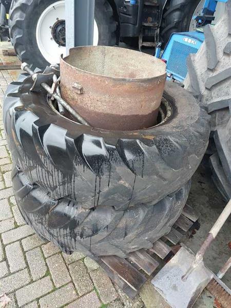 Grote foto dubbellucht 440 65 r28 voor shovel passend naast 17.5 r25 agrarisch tuinbouw