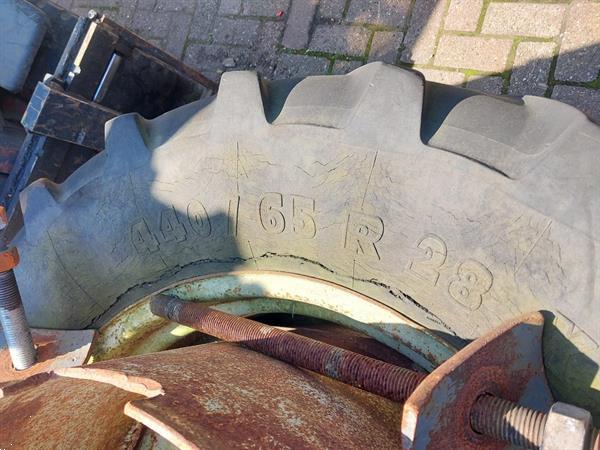 Grote foto dubbellucht 440 65 r28 voor shovel passend naast 17.5 r25 agrarisch tuinbouw