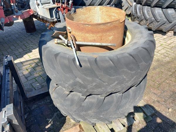 Grote foto dubbellucht 440 65 r28 voor shovel passend naast 17.5 r25 agrarisch tuinbouw
