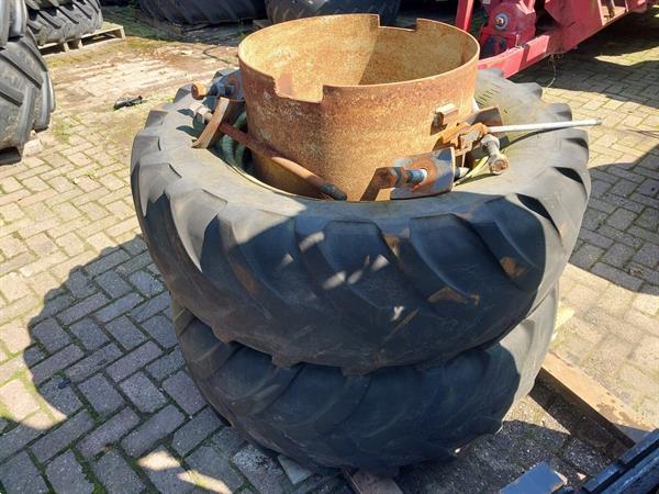 Grote foto dubbellucht 440 65 r28 voor shovel passend naast 17.5 r25 agrarisch tuinbouw