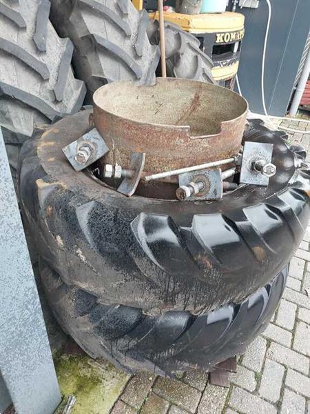 Grote foto dubbellucht 440 65 r28 voor shovel passend naast 17.5 r25 agrarisch tuinbouw