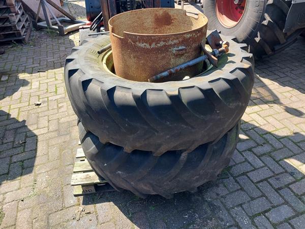 Grote foto dubbellucht 440 65 r28 voor shovel passend naast 17.5 r25 agrarisch tuinbouw