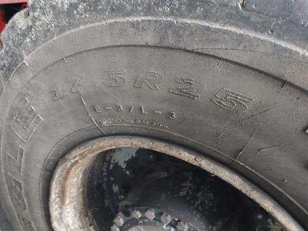 Grote foto dubbellucht 440 65 r28 voor shovel passend naast 17.5 r25 agrarisch tuinbouw