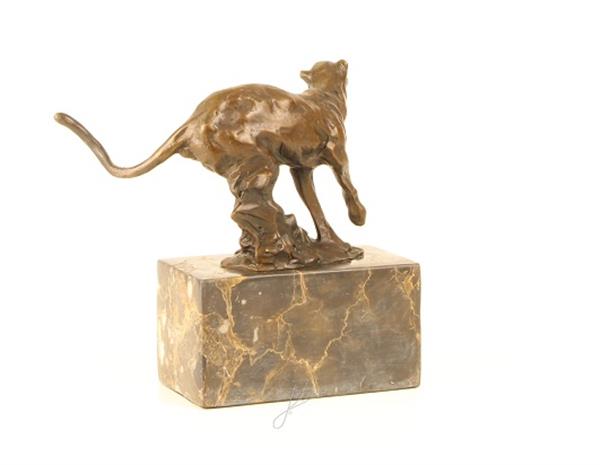 Grote foto een bronzen beeld sculptuur van een rennende poema tuin en terras tuindecoratie