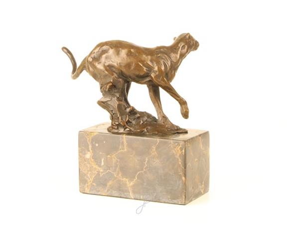 Grote foto een bronzen beeld sculptuur van een rennende poema tuin en terras tuindecoratie