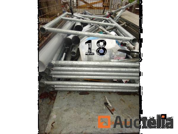 Grote foto 1 steiger waarvan 12 kisten en 1 voorraad poten 9 verdiepingen afm. 3m 65cm 7cm alles in aanhangw doe het zelf en verbouw onderdelen en accessoires
