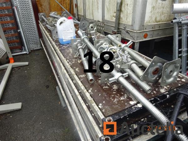 Grote foto 1 steiger waarvan 12 kisten en 1 voorraad poten 9 verdiepingen afm. 3m 65cm 7cm alles in aanhangw doe het zelf en verbouw onderdelen en accessoires