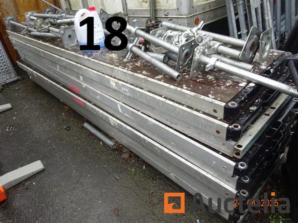 Grote foto 1 steiger waarvan 12 kisten en 1 voorraad poten 9 verdiepingen afm. 3m 65cm 7cm alles in aanhangw doe het zelf en verbouw onderdelen en accessoires