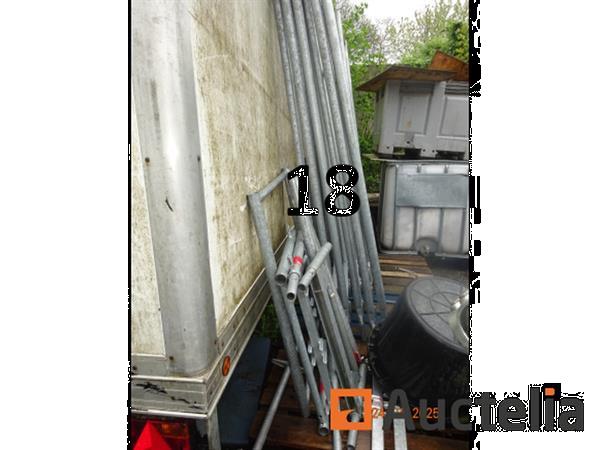 Grote foto 1 steiger waarvan 12 kisten en 1 voorraad poten 9 verdiepingen afm. 3m 65cm 7cm alles in aanhangw doe het zelf en verbouw onderdelen en accessoires