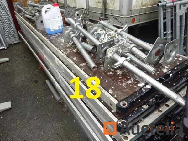 Grote foto 1 steiger waarvan 12 kisten en 1 voorraad poten 9 verdiepingen afm. 3m 65cm 7cm alles in aanhangw doe het zelf en verbouw onderdelen en accessoires