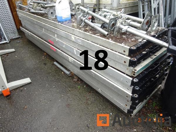 Grote foto 1 steiger waarvan 12 kisten en 1 voorraad poten 9 verdiepingen afm. 3m 65cm 7cm alles in aanhangw doe het zelf en verbouw onderdelen en accessoires