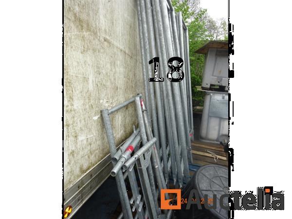 Grote foto 1 steiger waarvan 12 kisten en 1 voorraad poten 9 verdiepingen afm. 3m 65cm 7cm alles in aanhangw doe het zelf en verbouw onderdelen en accessoires