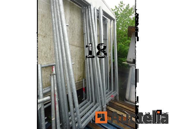 Grote foto 1 steiger waarvan 12 kisten en 1 voorraad poten 9 verdiepingen afm. 3m 65cm 7cm alles in aanhangw doe het zelf en verbouw onderdelen en accessoires