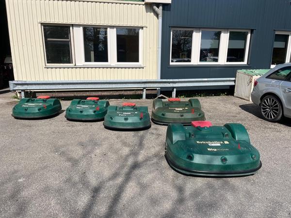 Grote foto gebruikte belrobotics robotmaaiers met laadstation used belrobotics export 20 ha tuin en terras maairobots