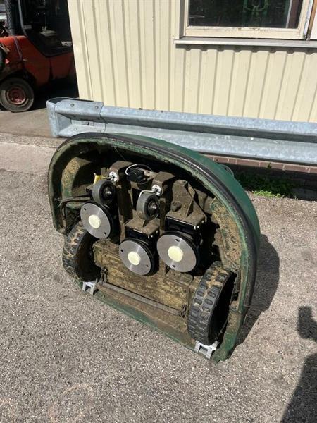 Grote foto gebruikte belrobotics robotmaaiers met laadstation used belrobotics export 20 ha tuin en terras maairobots