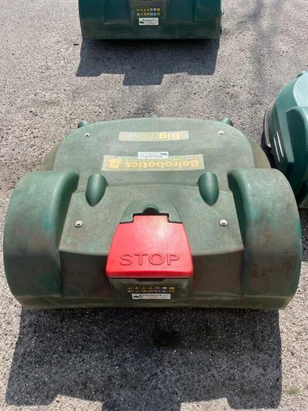 Grote foto gebruikte belrobotics robotmaaiers met laadstation used belrobotics export 20 ha tuin en terras maairobots