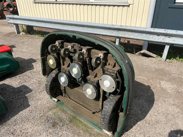 Grote foto gebruikte belrobotics robotmaaiers met laadstation used belrobotics export 20 ha tuin en terras maairobots