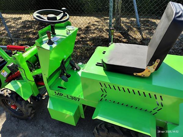 Grote foto minishovel 4x4 electrisch demo agrarisch shovels