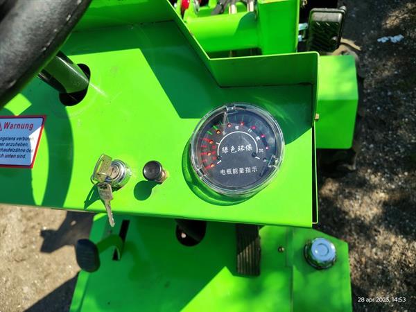 Grote foto minishovel 4x4 electrisch demo agrarisch shovels