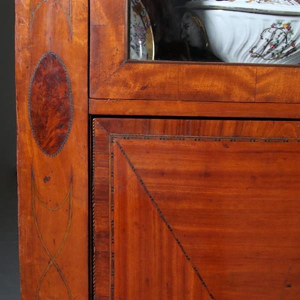 Grote foto kwart ronde of bow front hoekkast engeland ca 1790 fraai ingelegd no.283020 antiek en kunst stoelen en banken
