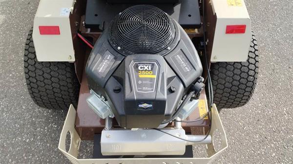 Grote foto promotie grasshopper 100v zeroturn 24 pk maaier 1.22 maaidek achteruitworp nieuw tuin en terras zitmaaiers