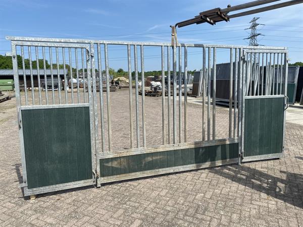 Grote foto paardenbox voerwanden met draaibare tussenwanden agrarisch stallen