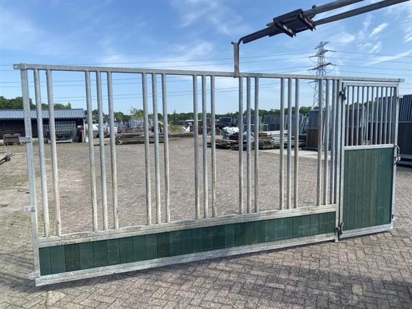 Grote foto paardenbox voerwanden met draaibare tussenwanden agrarisch stallen