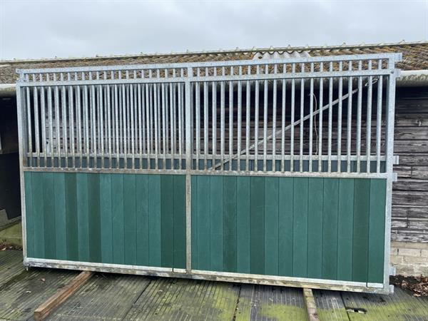Grote foto paardenbox voerwanden met draaibare tussenwanden agrarisch stallen