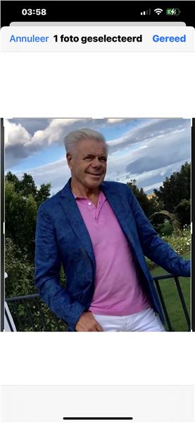 Grote foto zoek verzorgde modern denkende meisje e contacten en berichten man zoekt vrouw