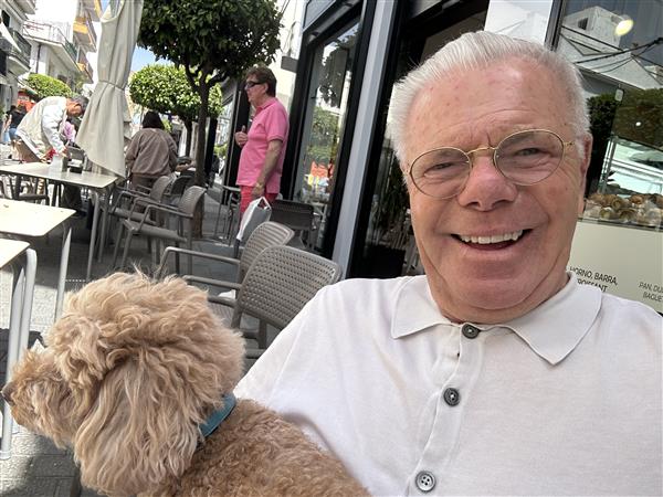 Grote foto zoek verzorgde modern denkende meisje e contacten en berichten man zoekt vrouw