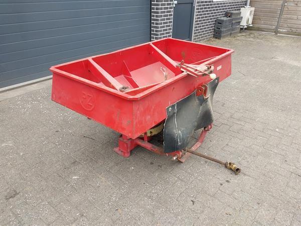 Grote foto pz vibrax kustmeststrooier agrarisch kunstmestrooiers