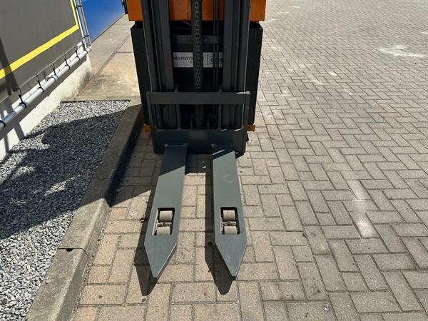 Grote foto vs 22188 elektrische triplex sta stapelaar sv16 freelift 5.400mm doe het zelf en verbouw hefwerktuigen
