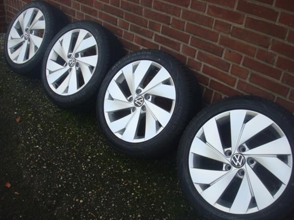 Grote foto 17 inch originele belmont volkswagen nieuwe golf 8 auto onderdelen banden en velgen