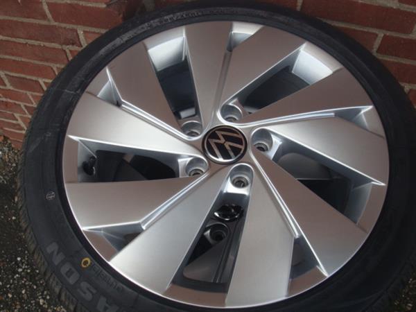 Grote foto 17 inch originele belmont volkswagen nieuwe golf 8 auto onderdelen banden en velgen