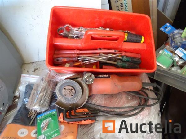 Grote foto spijkers schroeven bits doppen moersleutels schroevendraaiers black decker slijpmachine div doe het zelf en verbouw gereedschappen en machines