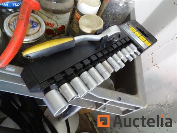 Grote foto spijkers schroeven bits doppen moersleutels schroevendraaiers black decker slijpmachine div doe het zelf en verbouw gereedschappen en machines