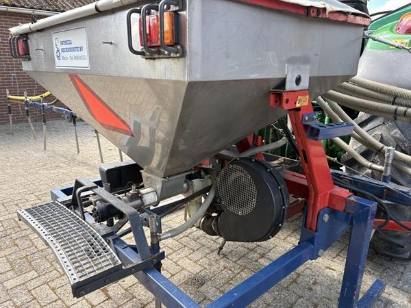 Grote foto swincosem rijenstrooier 18 rijen agrarisch kunstmestrooiers