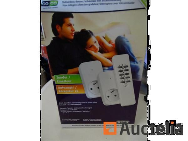 Grote foto set van 2 stopcontacten met afstandsbediening doe het zelf en verbouw onderdelen en accessoires