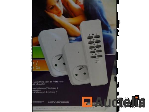Grote foto set van 2 stopcontacten met afstandsbediening doe het zelf en verbouw onderdelen en accessoires