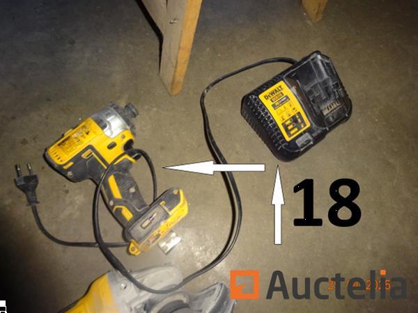 Grote foto 2 dewalt pvc trolleyboxen met 1 set slijpmachines 2 dewalt schroevendraaiers met lader 1 dewalt ac doe het zelf en verbouw ijzerwaren en bevestigingsmiddelen
