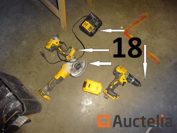 Grote foto 2 dewalt pvc trolleyboxen met 1 set slijpmachines 2 dewalt schroevendraaiers met lader 1 dewalt ac doe het zelf en verbouw ijzerwaren en bevestigingsmiddelen