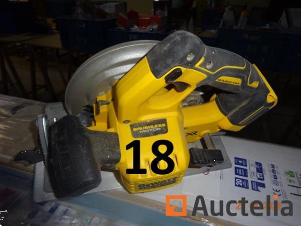 Grote foto 2 dewalt pvc trolleyboxen met 1 set slijpmachines 2 dewalt schroevendraaiers met lader 1 dewalt ac doe het zelf en verbouw ijzerwaren en bevestigingsmiddelen