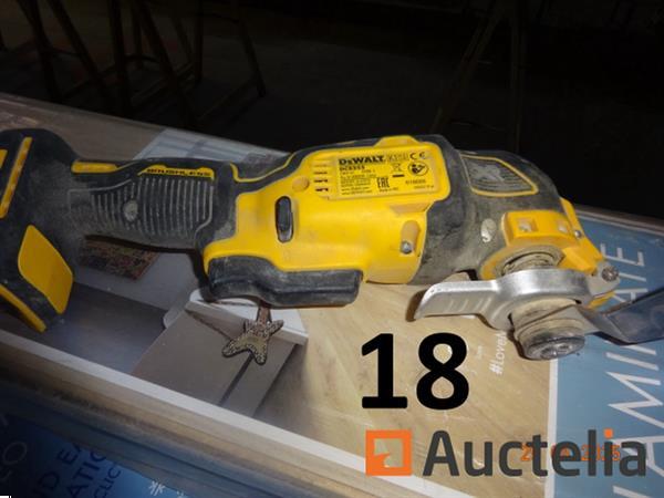 Grote foto 2 dewalt pvc trolleyboxen met 1 set slijpmachines 2 dewalt schroevendraaiers met lader 1 dewalt ac doe het zelf en verbouw ijzerwaren en bevestigingsmiddelen